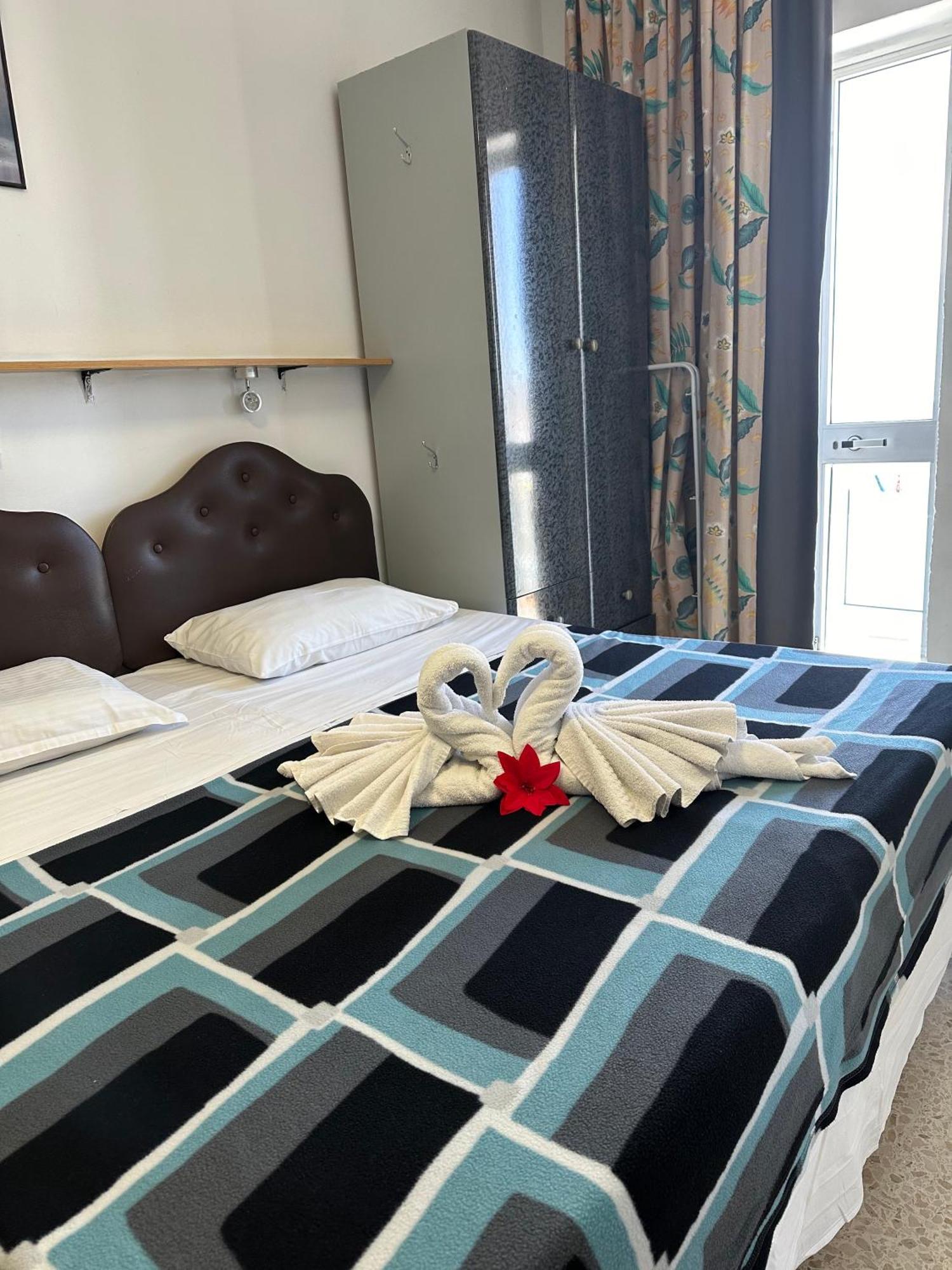For Rest Aparthotel St. Paul's Bay Bagian luar foto